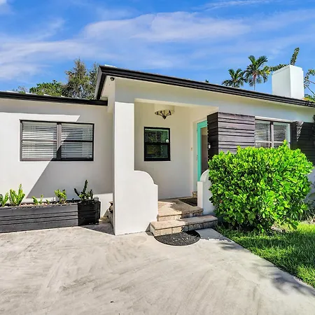 Azzure 10 Mins To South Beach Miami 4 Bedroom Villa